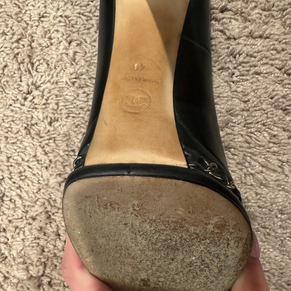 CHANEL Chain Pumps - Picture 11 of 14